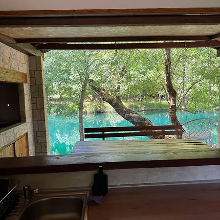 בקתה Kucica Na Vodi *